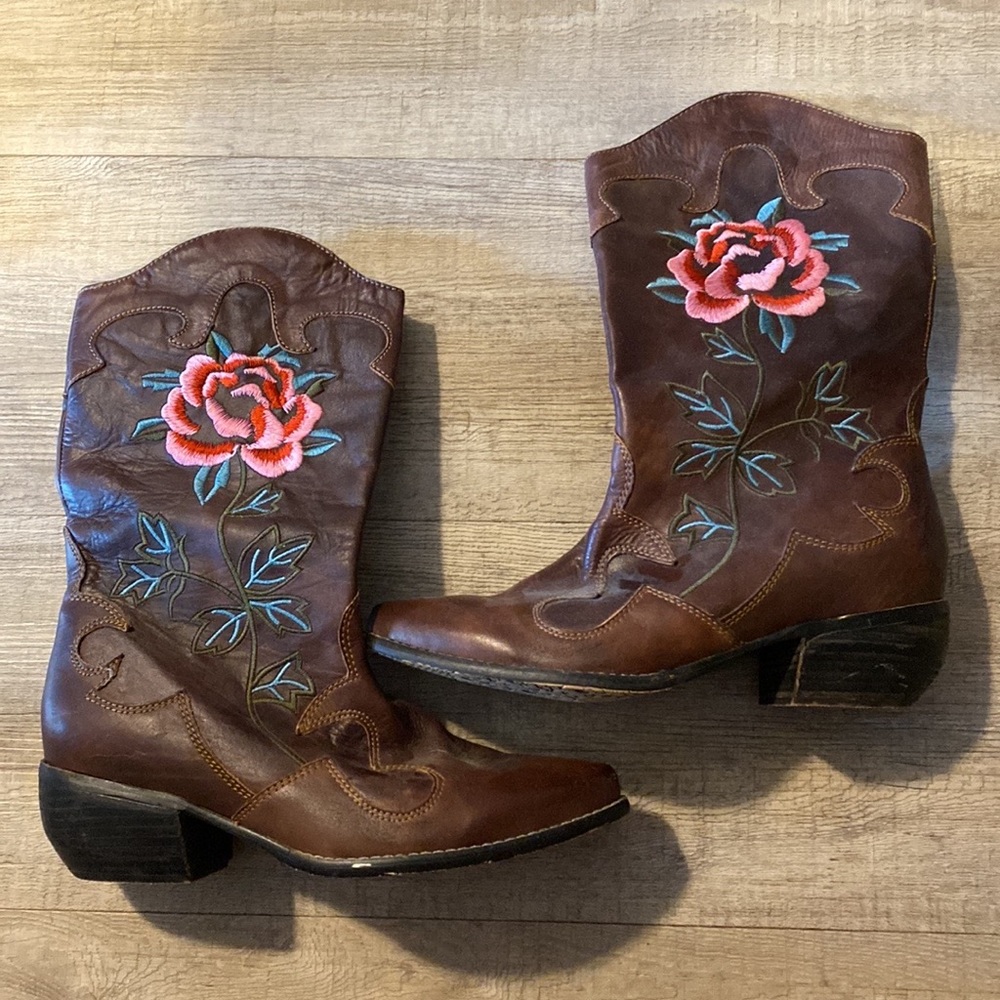 *SOLD* Cowboy Boots